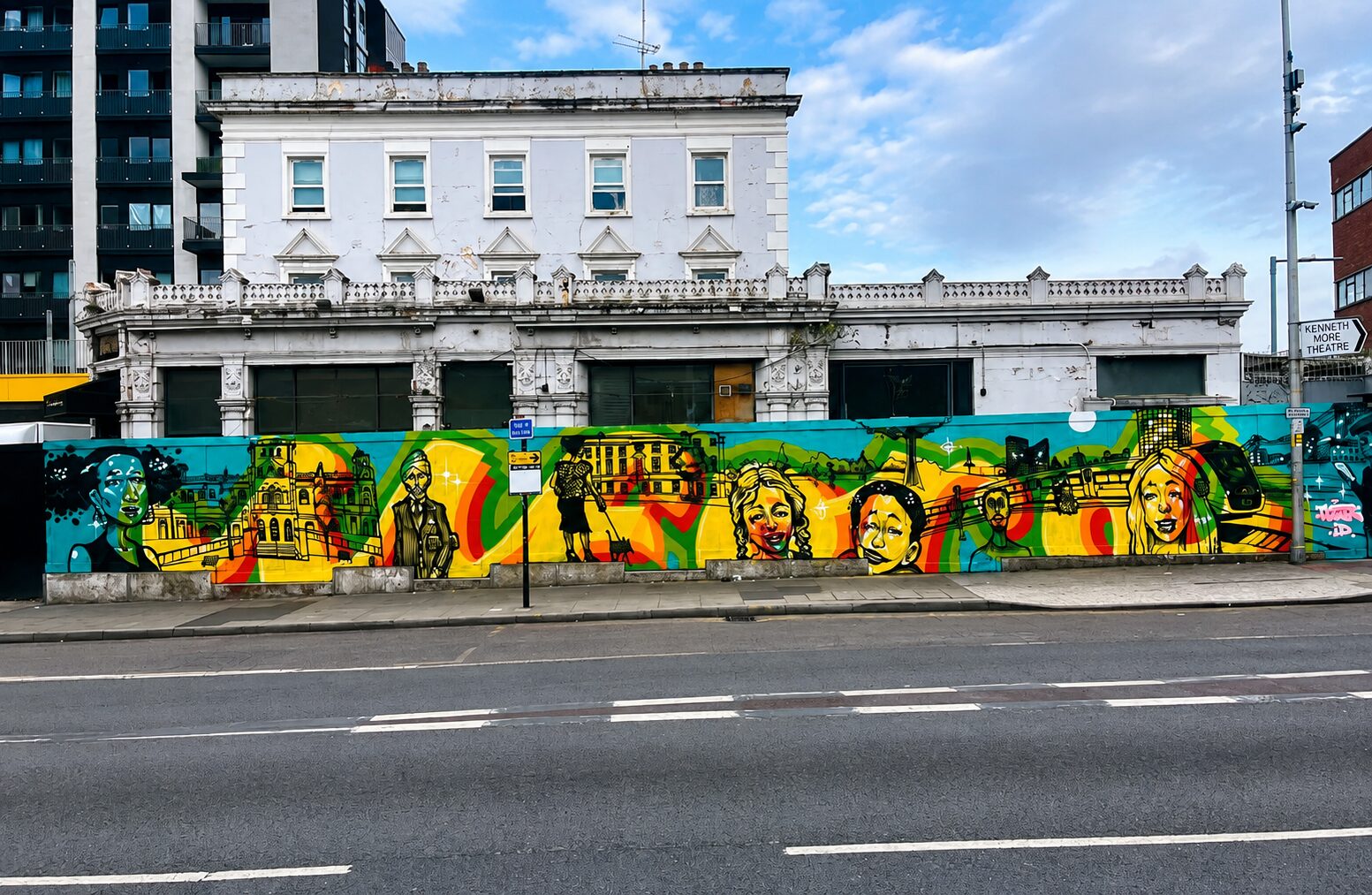 Tizer's completed mural on the former IF Bar hoardings, Ilford Hill